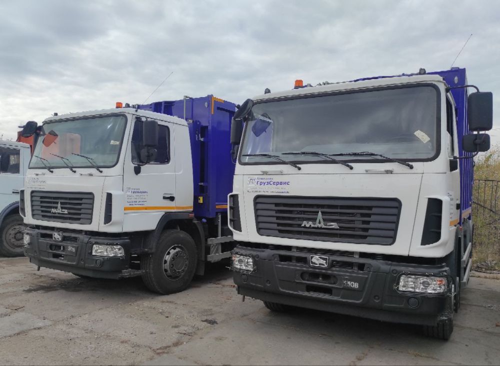 Альберт Апшев: В Алчевск прибыла очередная партия спецтехники - два новых мусоровоза с задней загрузкой на базе «МАЗ»