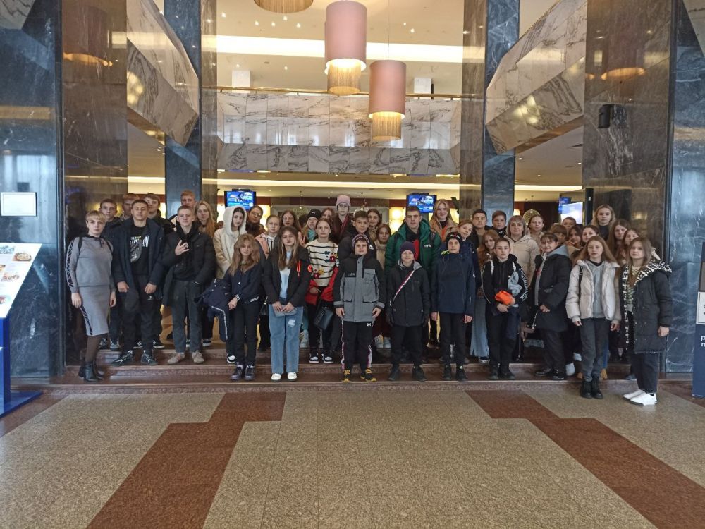 20 ребят из города Алчевска в рамках программы "Культурная карта 4+85" посетители г.Санкт-Петербург