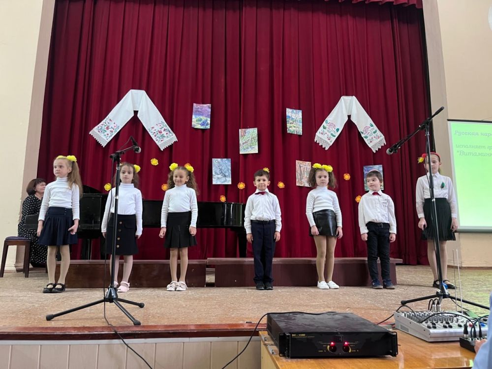 25 октября в ГУДО ЛНР «Алчевская детская музыкальная школа №1 имени Ивана Алчевского» прошло мероприятие в рамках проекта «Неделя русского языка и культуры»