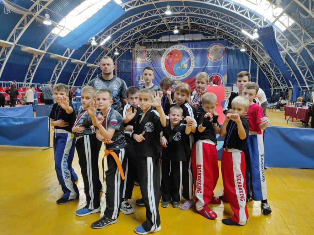 Кикбоксеры из ЛНР привезли домой 20 медалей из Ростова-на-Дону
