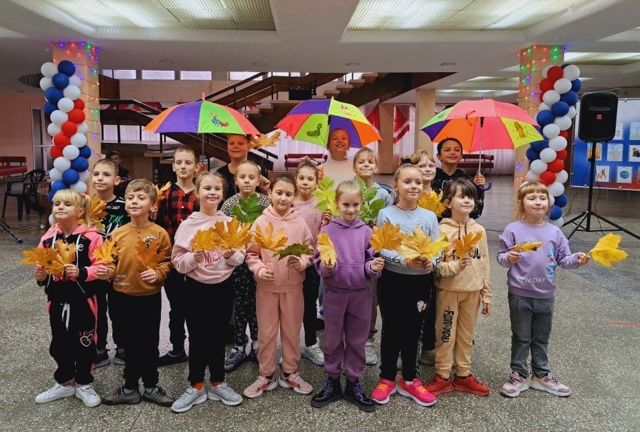 26 октября в ГУ ЛНР «Алчевский центр культуры и народного творчества» была проведена музыкально-игровая программа «Осенний листопад»