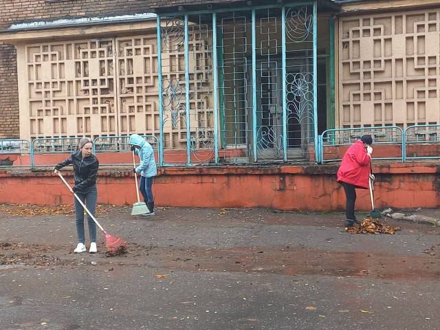 Городской музей принял участите в городском субботнике