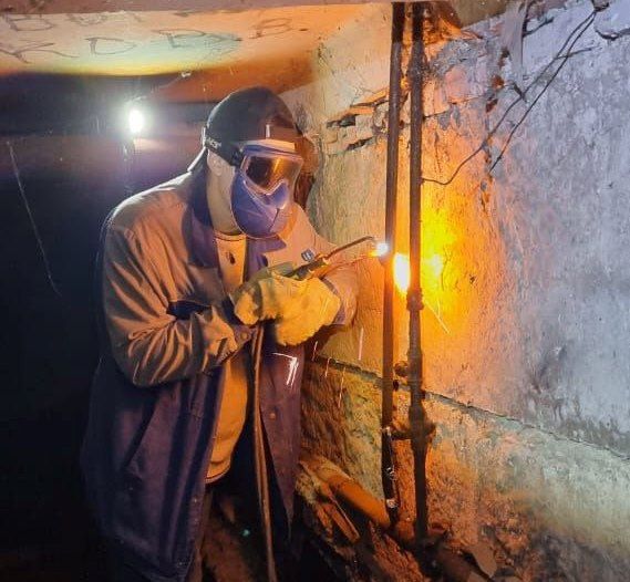 Специалисты МУП «Жилфондсервис города Алчевска ЛНР» участвуют в работах по запуску тепла в домах жилого фонда