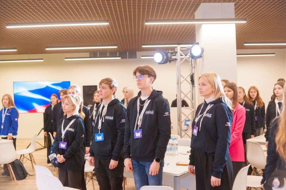 Школьница из Алчевска стала победительницей проекта «Пишем будущее»