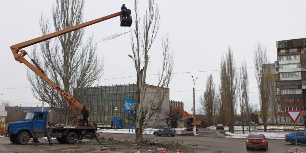 Альберт Апшев: Прошел месяц с моего посещения ДЮСШ№1, когда родители воспитанников спортшколы поставили перед нами вопрос урегулирования автомобильного трафика на перекрестке пр.Металлургов и Аллеи Славы