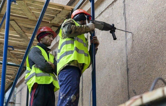 ЛНР. Публично-правовая компания «Единый заказчик в сфере строительства» и подрядные организации в 2024 году восстановят...