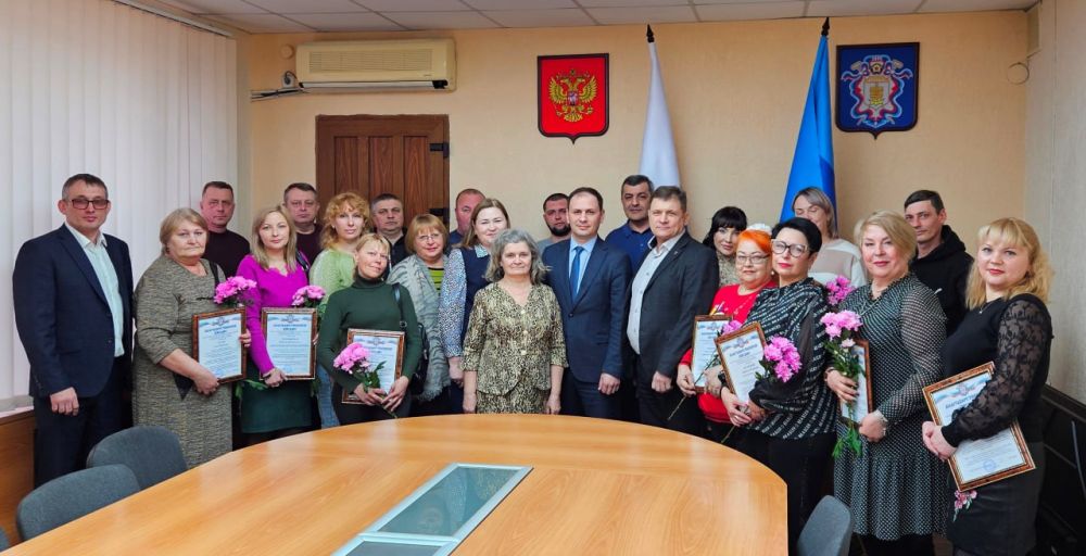 Альберт Апшев: В преддверии профессионального праздника поблагодарил за нелегкий труд сотрудников предприятий Алчевска, работающих в коммунальной сфере