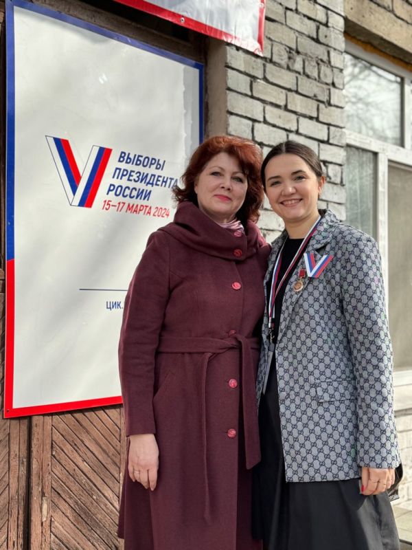 Новая семейная традиция формируется в Алчевске прямо сейчас – голосовать на выборах Президента вместе со своими родными