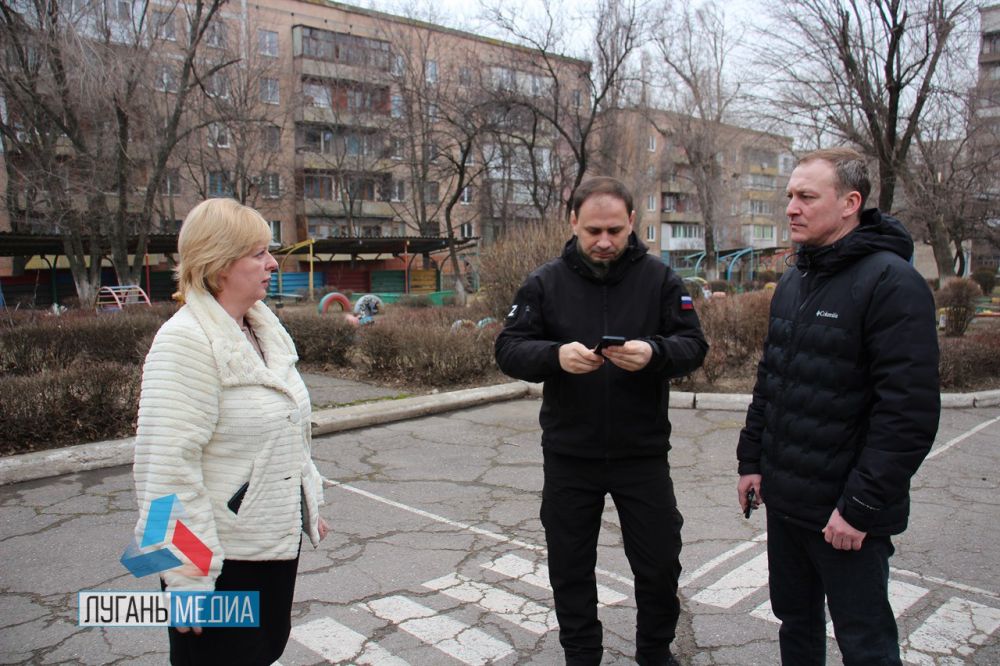 Министерство строительства и ЖКХ ЛНР координирует действия по устранению последствий атаки беспилотника ВСУ в Алчевске