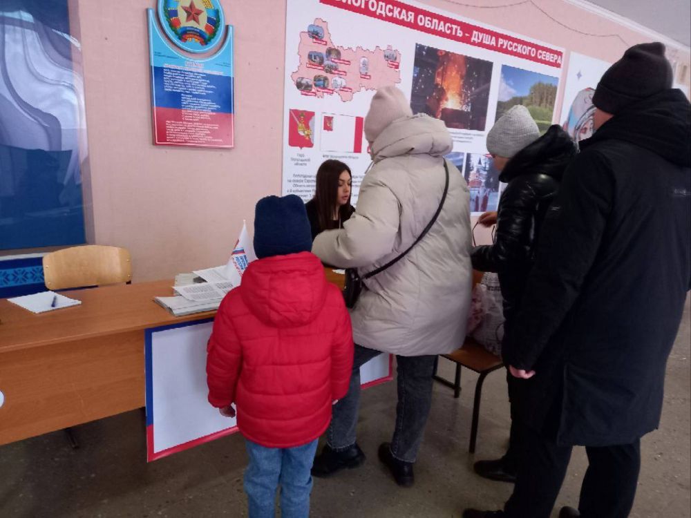 Жители Алчевска продолжают принимать участие в голосовании на выборах Президента