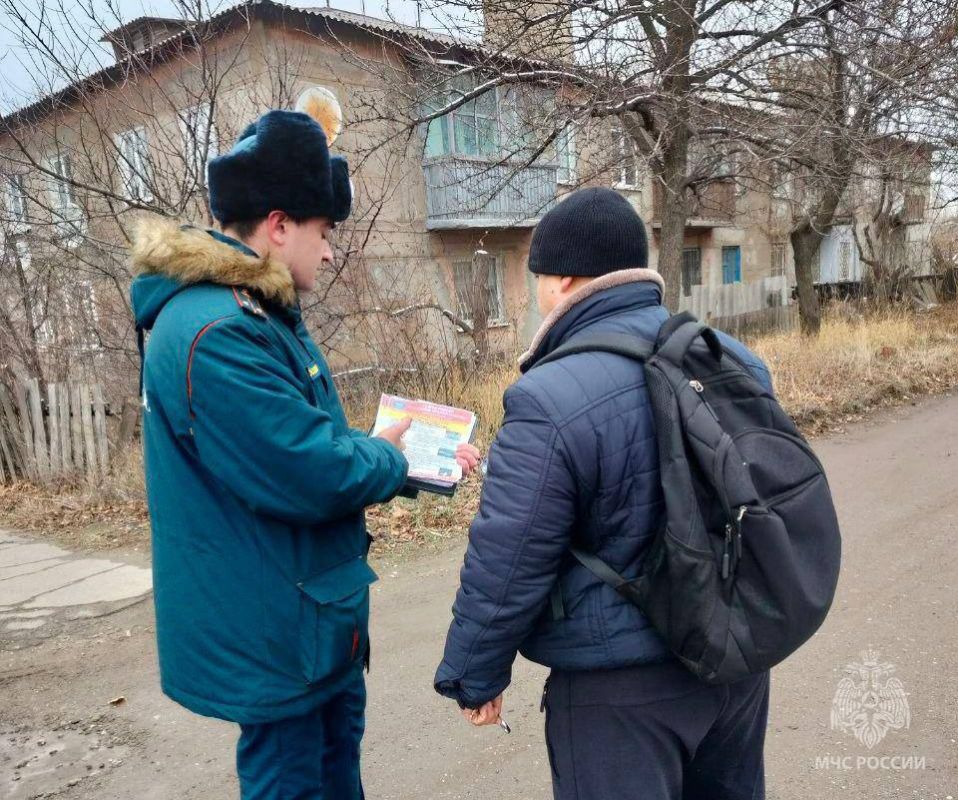 Сотрудники МЧС России провели в Алчевске профилактический рейд по предупреждению пожаров осенне-зимнего периода