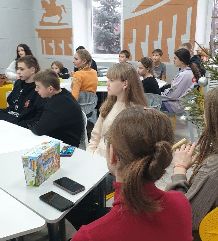 В Детском центре "Музей Победы" состоялся час мужества "Память — это верность живых"