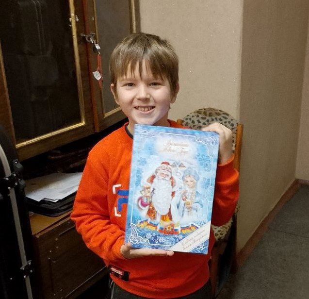 Воспитанники учреждений культуры Алчевска получают новогодние подарки