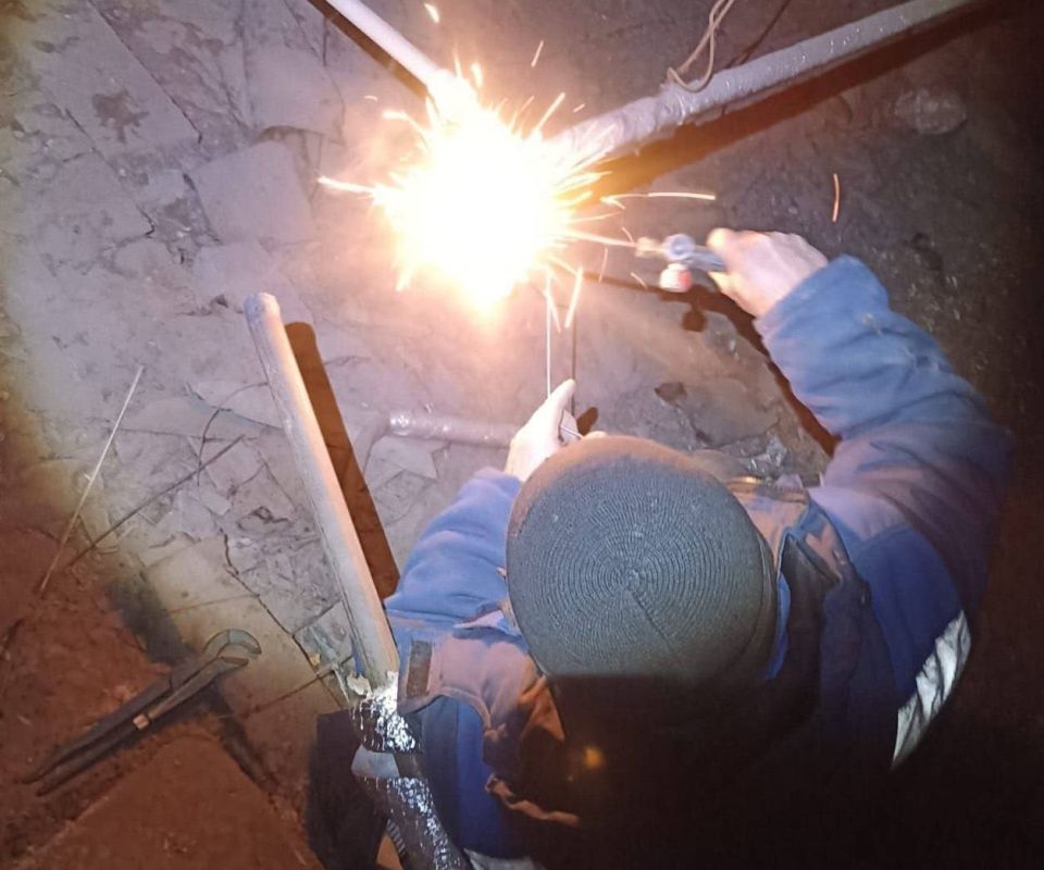 Коммунальные службы проводят работы на территории города