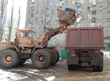 Коммунальные службы проводят работы на территории города