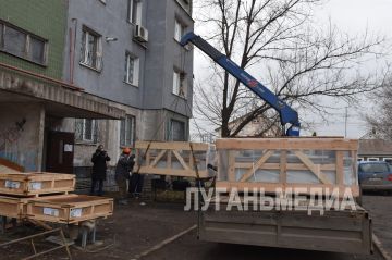 В Алчевске продолжается замена лифтового оборудования