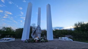 Обновлённый сквер. Сквер Доблести и Славы встретил главный праздник этой весны - 80-летие Великой Победы - обновлённым
