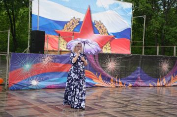 В алчевском парке культуры и отдыха имени Победы состоялась концертная программа У фронтового костра