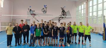 Спорт дружбы и памяти. 10 мая на базе алчевской спортивной школы 1 прошёл турнир по волейболу, посвященный 80-летию Победы в Великой Отечественной войне