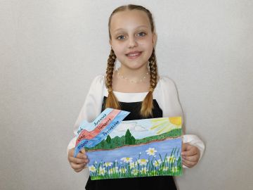 Самый активный Орлёнок ГБОУ ЛНР АСШ17 Анна Смирнова участвует в онлайн-акции "С чего начинается Родина"