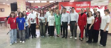 Молодежь Алчевска.. Сегодня, активисты отряда Волонтеры Победы Чистые сердца и активисты первичного отделения Движения Первых ГБУДО ЛНР АЦДЮТ в 11-ую годовщину основания Луганской Народной Республики, приняли участие в...