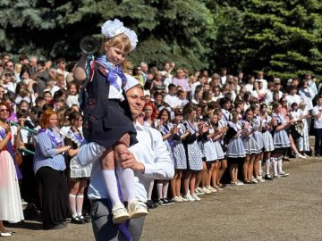 Наши выпускники прощаются со школой!