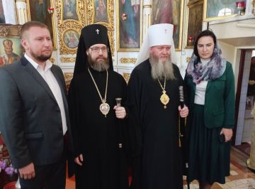 В Николо-Преображенском архиерейском соборе города Луганска, в день празднования 75-летия завершения строительства храма, прошла торжественная Литургия