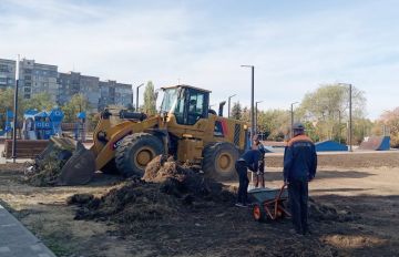 Коммунальные службы проводят работы на территории города