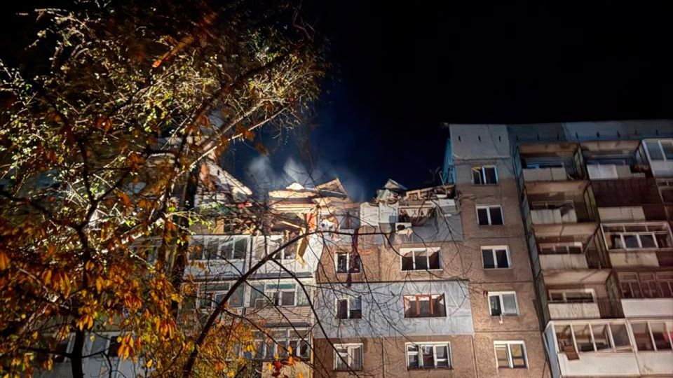 В Алчевске ввели режим ЧС после взрыва в многоквартирном доме