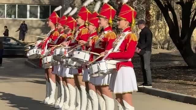 В ЛНР открыли первый в Донбассе и Новороссии современный вузовский стадион