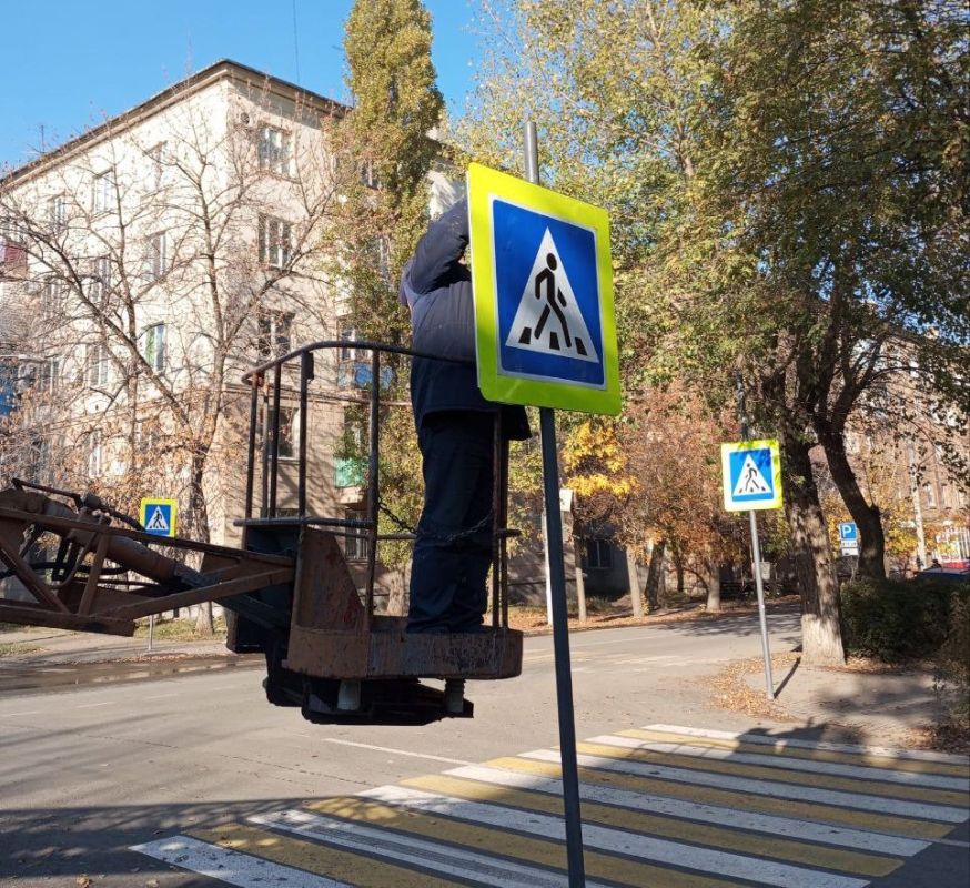 Коммунальные службы проводят работы на территории города