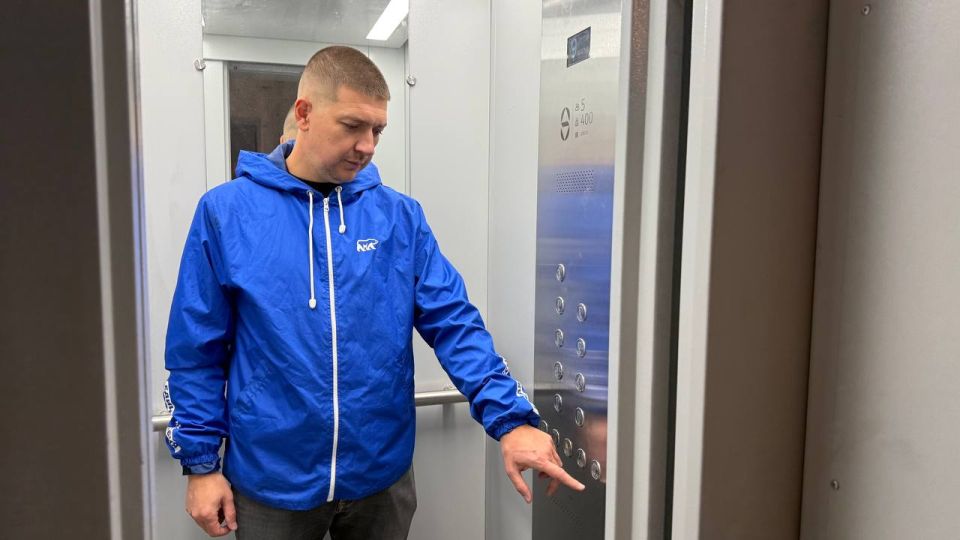 В Алчевске по Народной программе продолжается восстановление лифтового хозяйства
