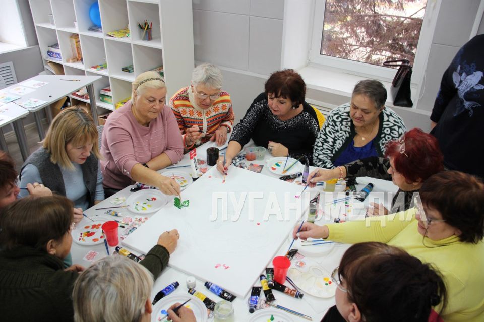 В преддверии Дня народного единства в Алчевске состоялась встреча участников Клуба матерей защитников Донбасса «Все СВОи»