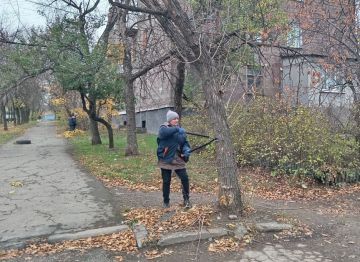 Коммунальные службы проводят работы на территории города