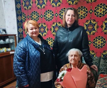 Президент России Владимир Путин поздравил со 100-летним юбилеем ветерана Великой Отечественной войны из Алчевска Веру Шевелеву