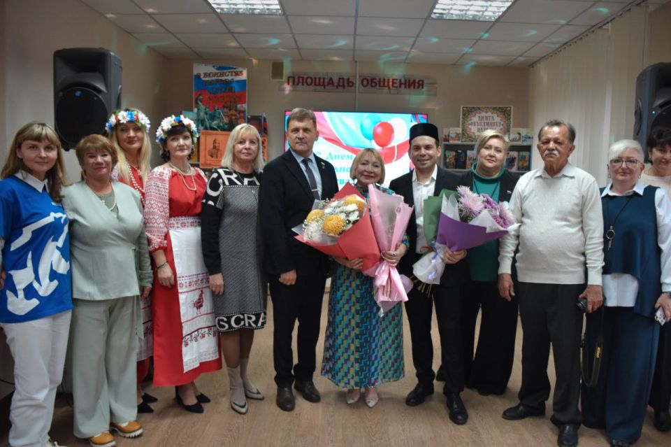 Единороссы Алчевска поздравляют с Днем народного единства