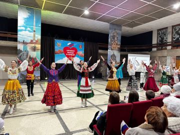 Россия – симфония народов. 30 октября в Центре культуры города Алчевска прошёл праздничный концерт «Россия – симфония народов», посвященный Дню народного единства