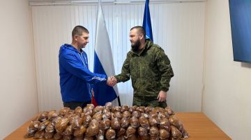 От тыла – фронту. Ко Дню народного единства Алчевские единороссы, передали выпечку для участников СВО