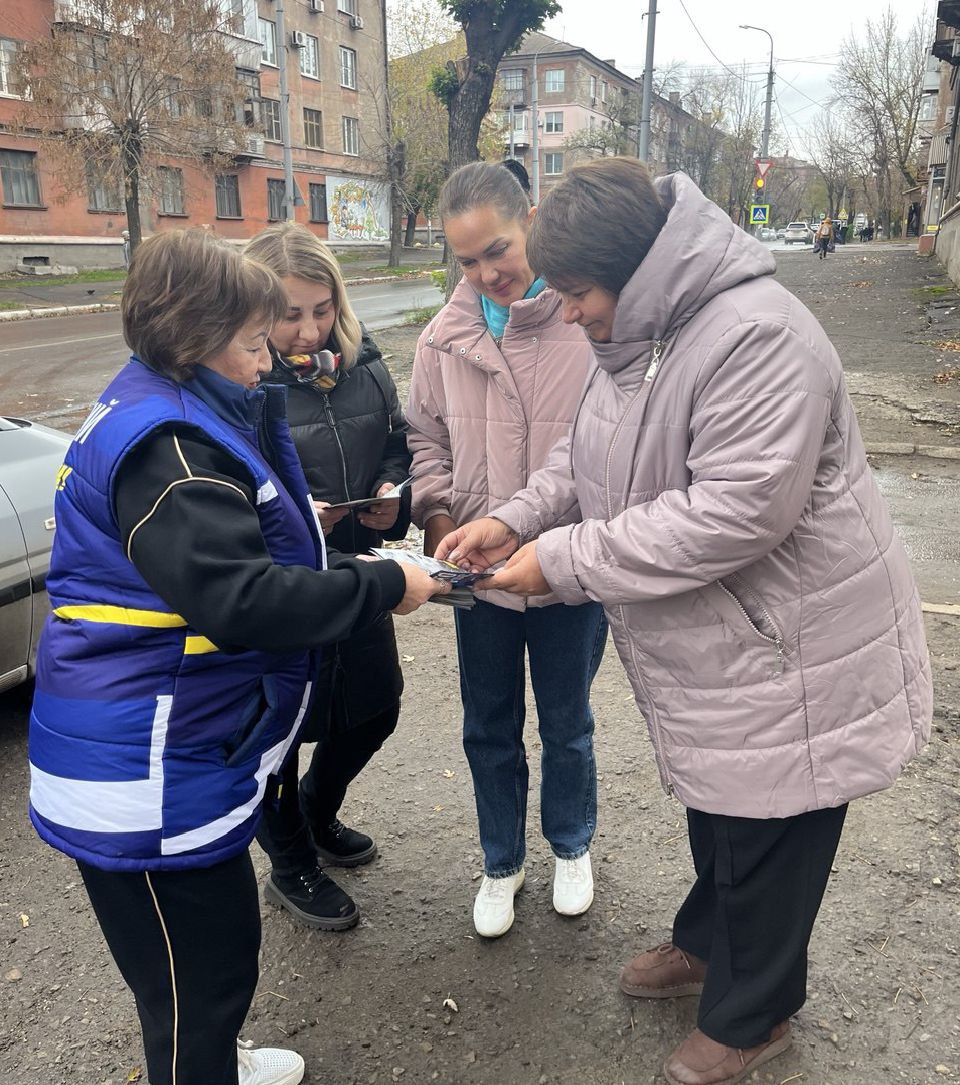 ЕДИНСТВО В ДЕЙСТВИИ! . День народного единства — это про связь между людьми, про сплоченность ради общего дела! И мы продолжаем эту традицию, проведя вторую информационную волну раздачи брошюр ЛДПР Активисты Алчевского...
