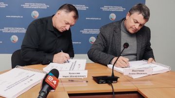 Марат Хуснуллин вручил ключи от квартир жителям нового жилого комплекса в столице Луганской Народной Республики