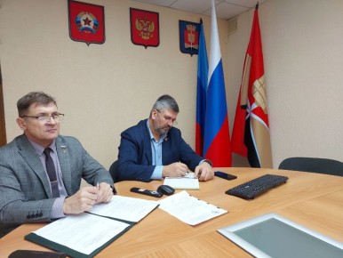 Председатель Совета городского округа, Роман Лысенко, принял участие в видеоконференцсвязи (ВКС) с представителями Всероссийской ассоциации развития местного самоуправления (ВАРМСУ)