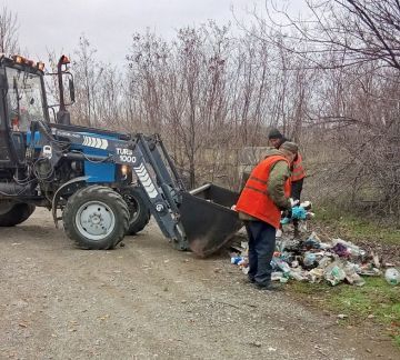 Коммунальные службы проводят работы на территории города