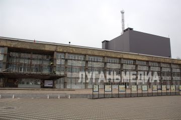 В Алчевске продолжаются работы по ремонту Дворца культуры металлургов