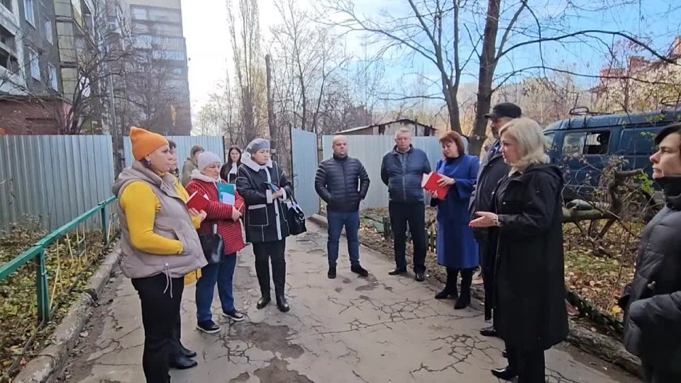 Светлана Гребенькова: Продолжается работа по ликвидации последствий взрыва в жилом доме по ул.Гмыри. Провела выездное рабочее совещание с руководителями городских служб на месте происшествия, встретилась с жильцами наиболее...