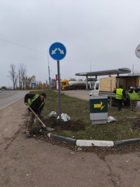 На автодороге Михайловка – Алчевск – Брянка – Стаханов – Первомайск – Золотое появились новые дорожные знаки