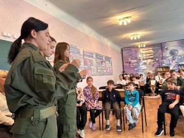 Иван Кусов: Комитет семей воинов Отечества ЛНР провел урок мужества для учеников Алчевской средней школы №12