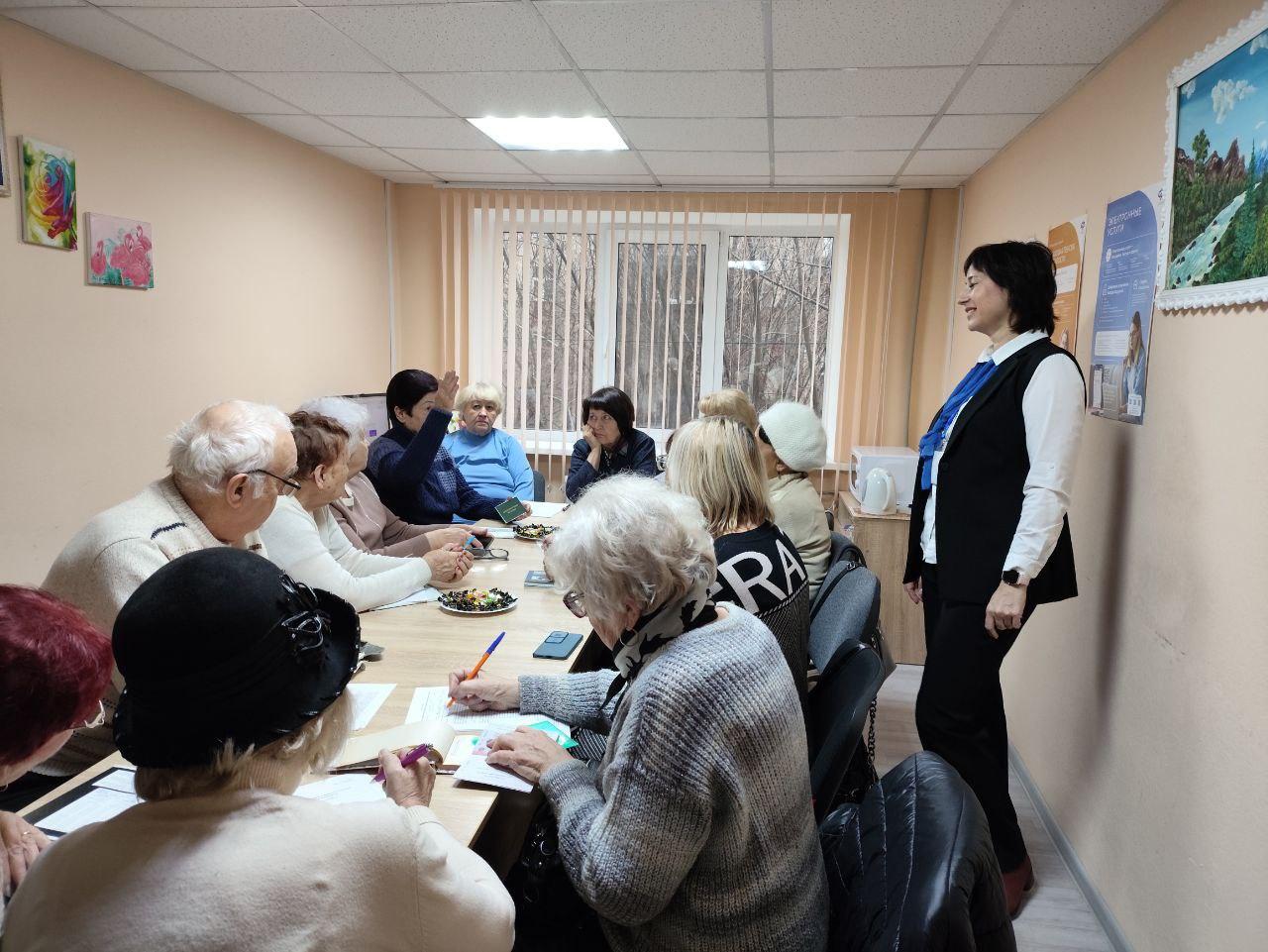 Как проводили время посетители центров общения старшего поколения Социального фонда России по ЛНР