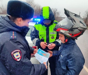 Совместный рейд в Алчевске: полицейские удвоили внимание к юным участникам дорожного движения