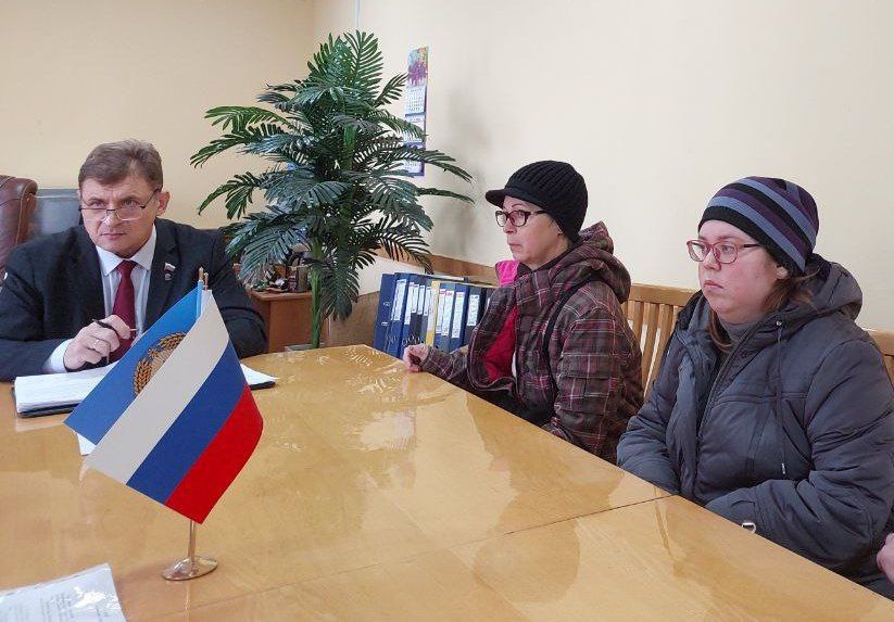 Роман Лысенко: Сегодня, 24 ноября, в Совете городского округа город Алчевск состоялась встреча депутатов Совета, представителей Администрации с жительницей города по результатам рассмотрения обращения, ключевой целью которой...