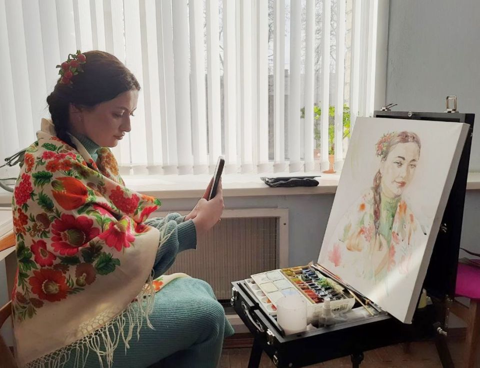 В детской музыкальной школе №1 имени Ивана Алчевского состоялись творческие мастер-классы и тематическая выставка «Акварельный след Алчевска – город в красках», посвященные Международному дню акварели